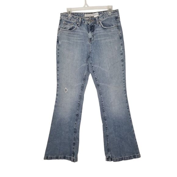 Low Rise Flare Medium Wash Jeans Women's 7/8 Regular - Picture 1 of 10